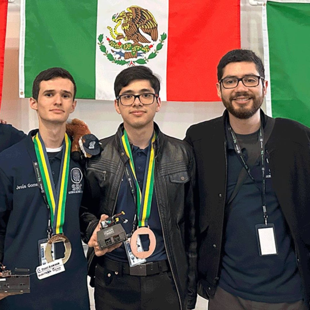 Tijuanenses ganan medallas en concurso de robótica en California