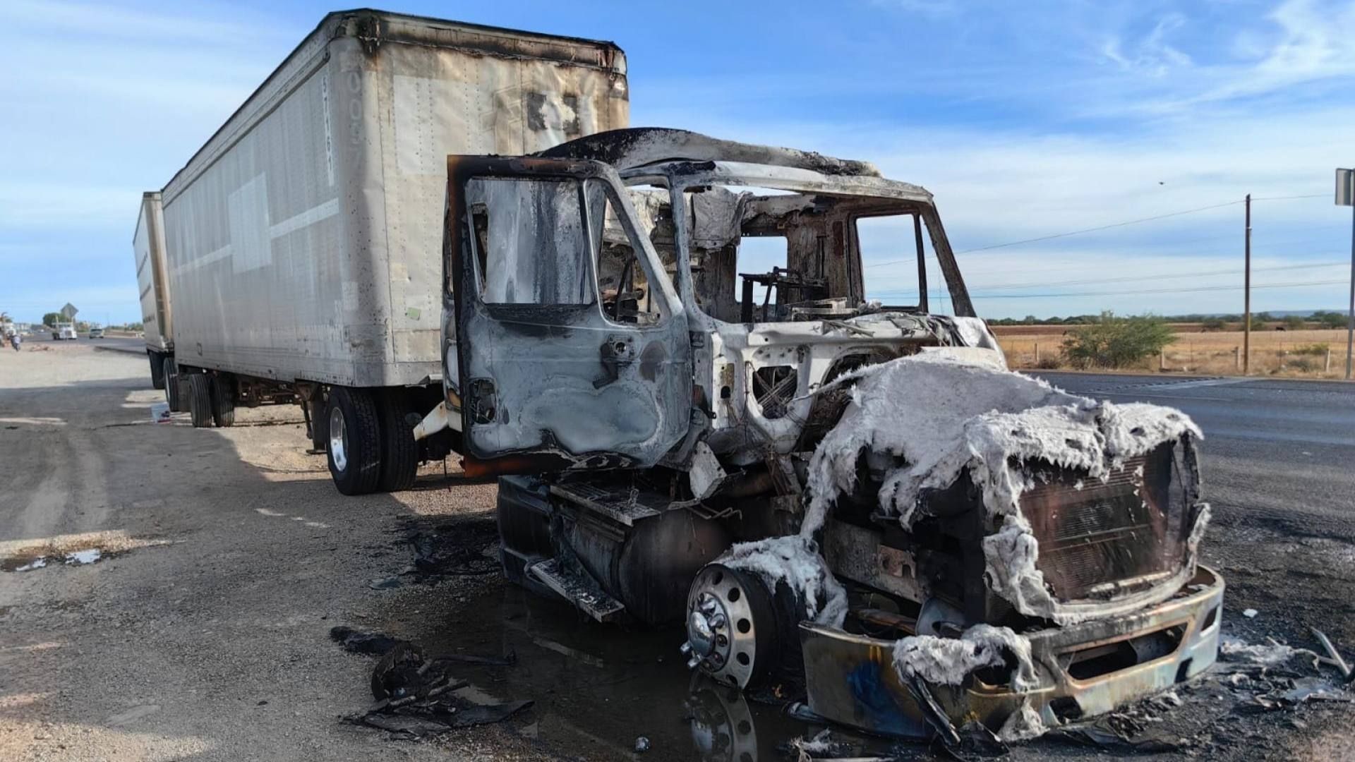 Con quema de camiones se registran bloqueos en carreteras de Zacatecas