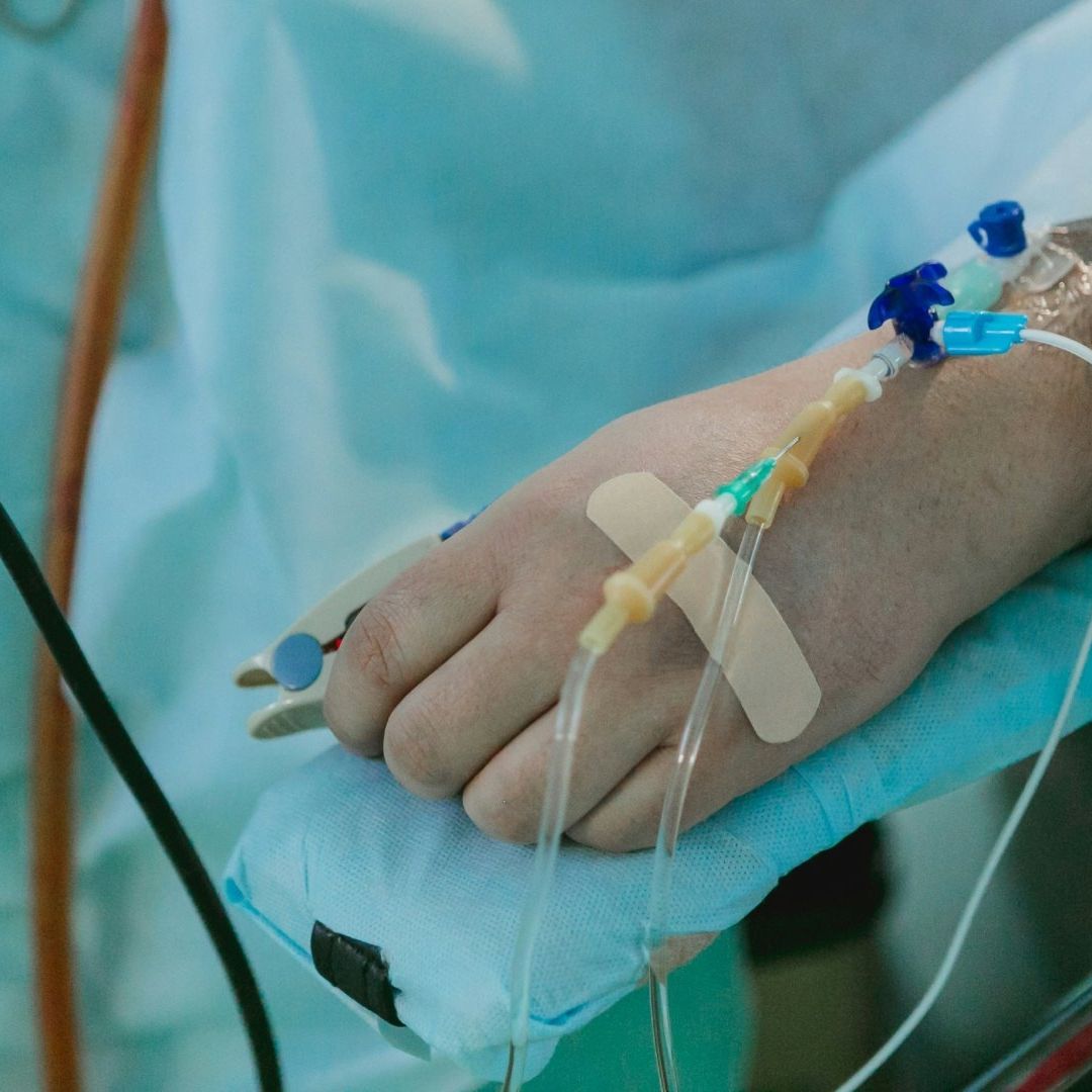 Mujer Toma Ibuprofeno para Calmar los Cólicos y Queda en Coma