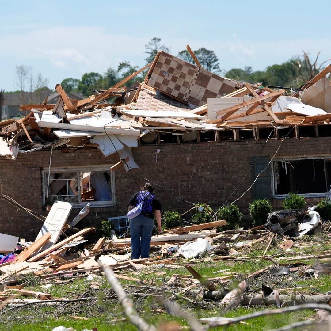 Según el Servicio Meteorológico Nacional, las tormentas eléctricas se extendieron por partes de los valles del Mississippi, Tennessee y Ohio el viernes.