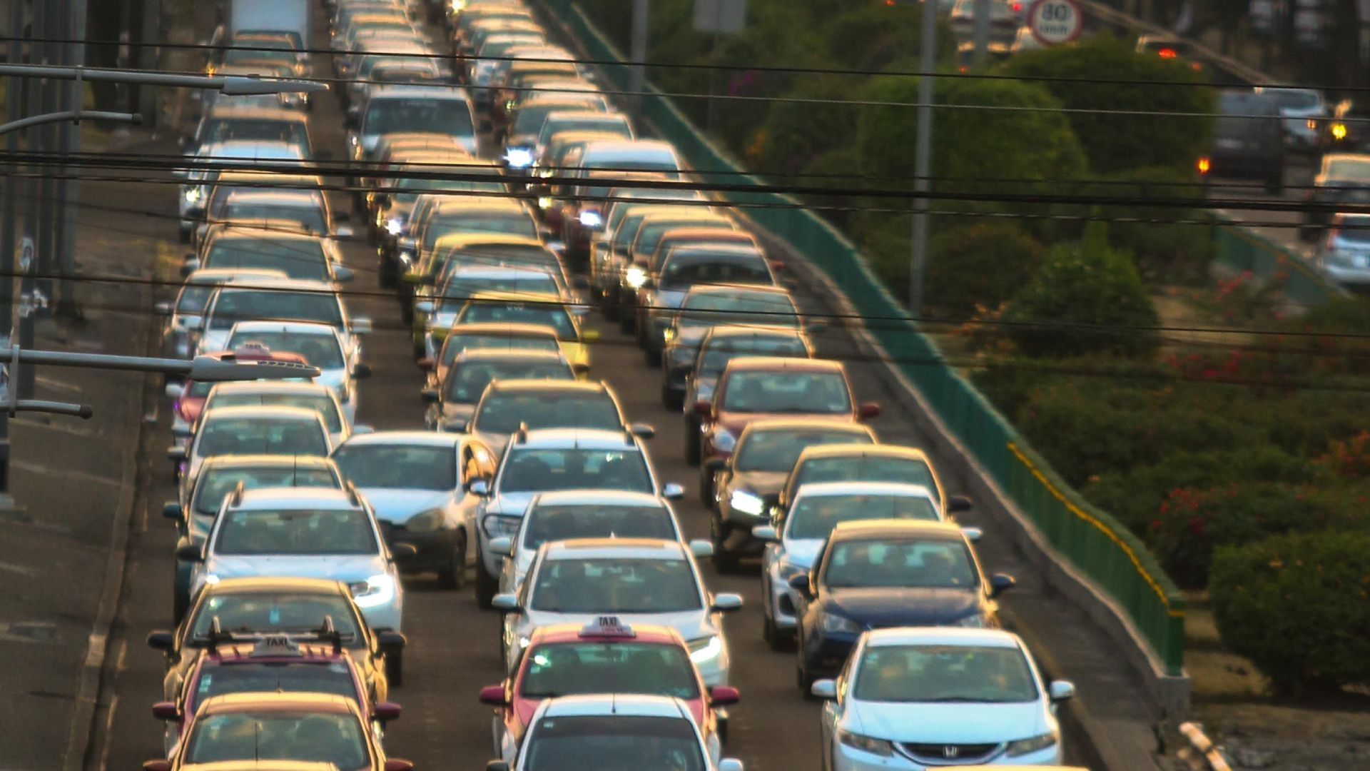 Debido a los altos niveles de contaminación se activó el Doble Hoy No Circula; así opera este viernes 10 de mayo
