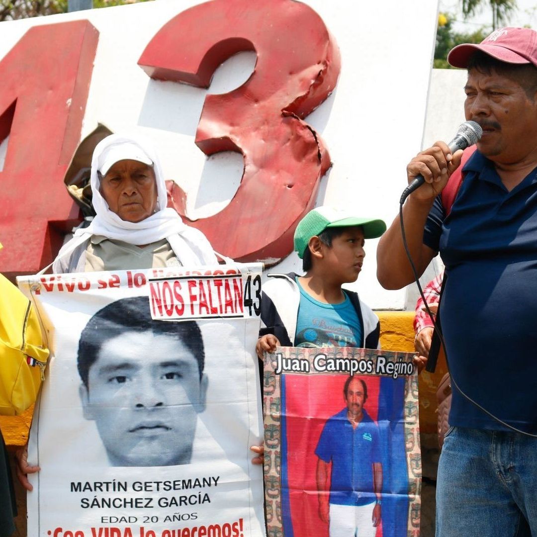 Protesta por normalistas de Ayotzinapa desaparecidos