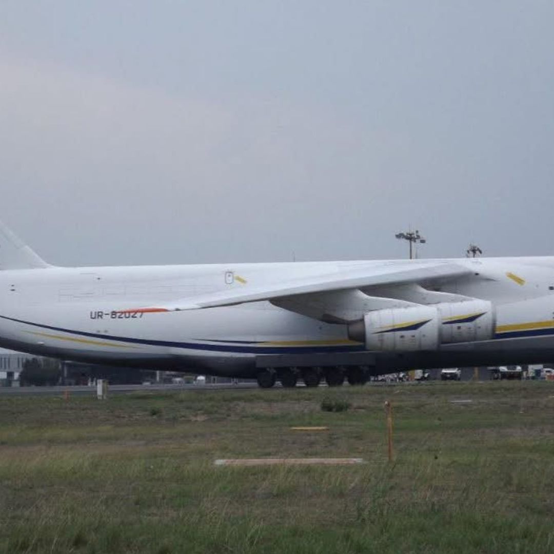 Avión Antonov AN-124-100 en el Aeropuerto Internacional de Monterrey