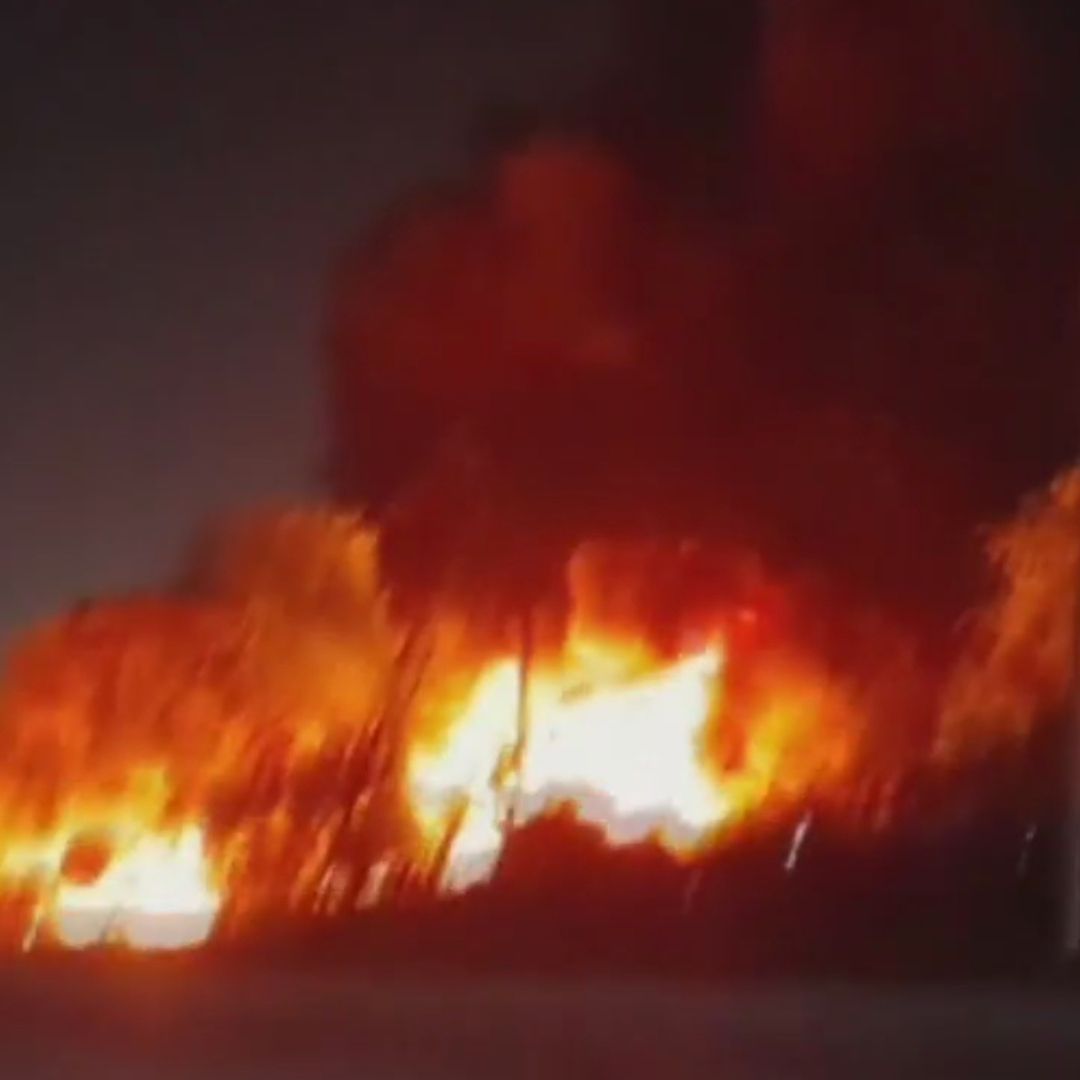 Mega Incendio de 40 Carros en Corralón de El Carmen, Nuevo León