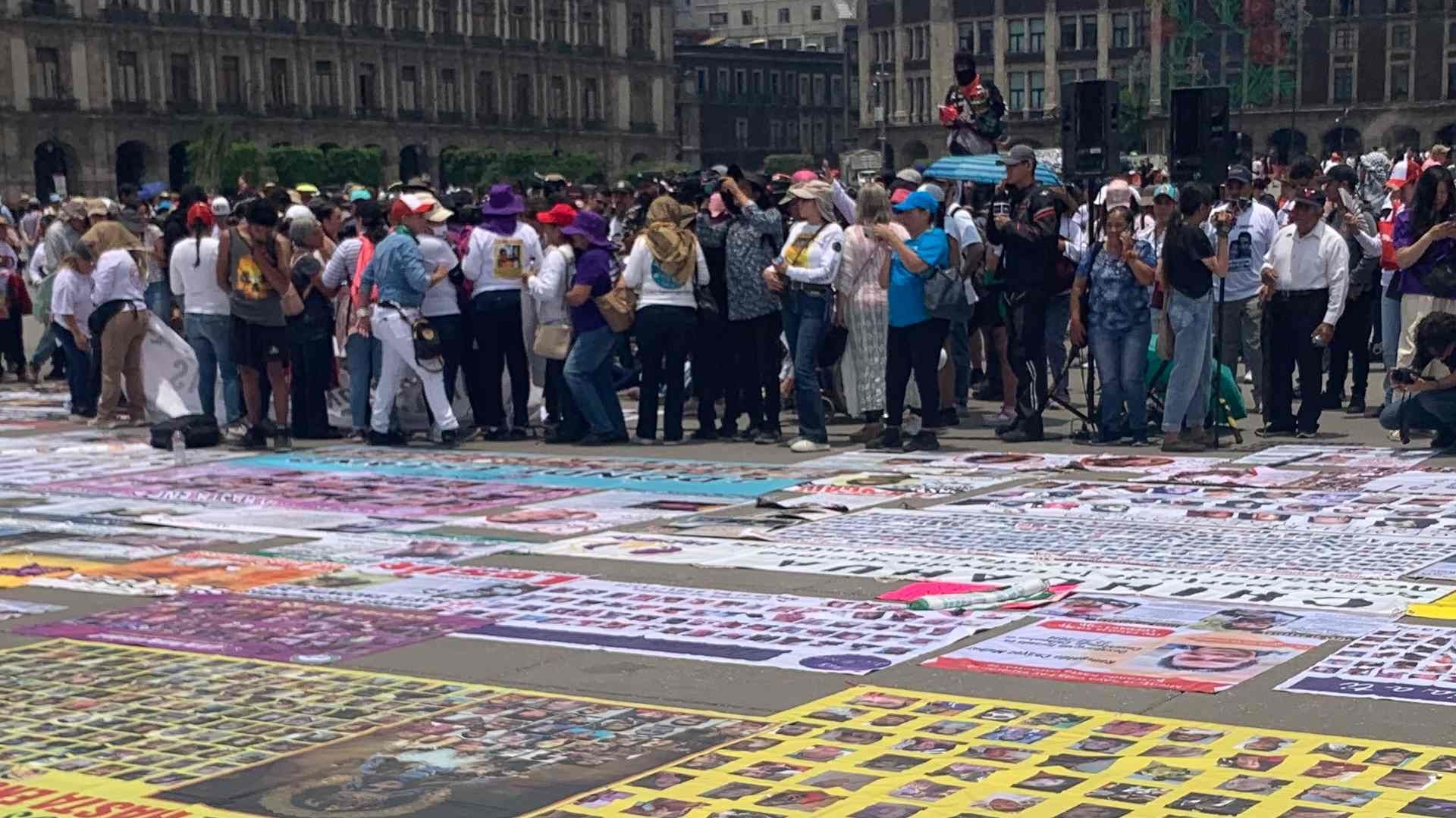 Madres buscadoras llegan al Zócalo capitalino para exigir justicia