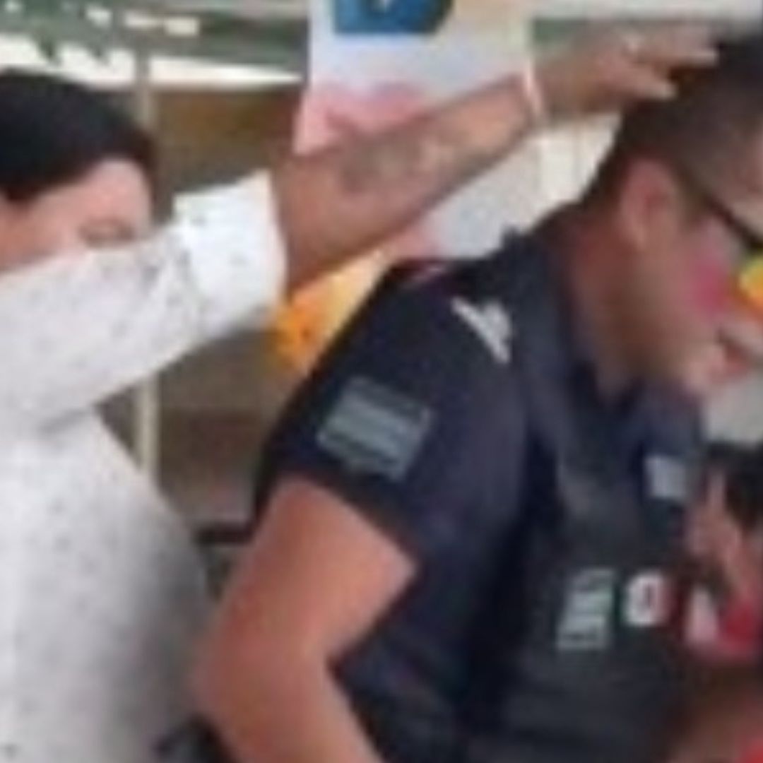 Mujer ‘Perrea’ con Payaso en Pleno Festejo por el Día de las Madres