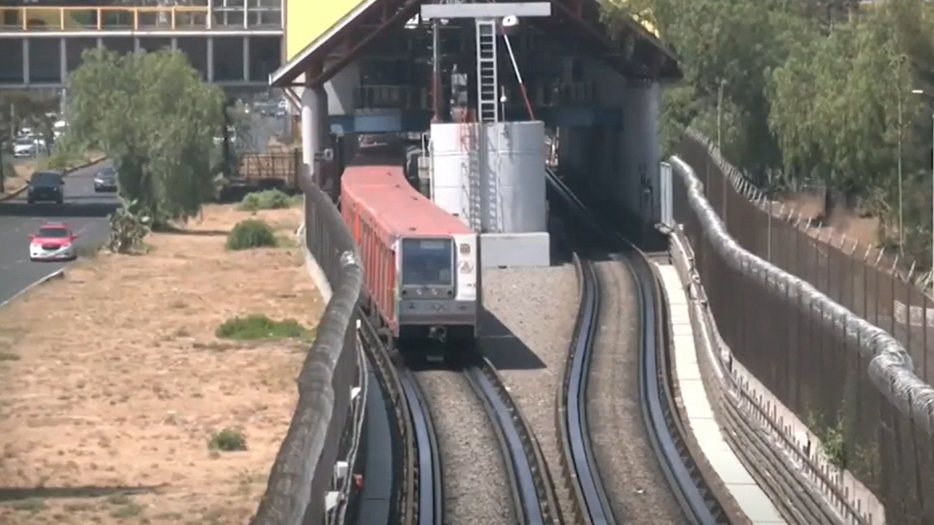 La estación Río de los Remedios presenta grietas y fallas estructurales