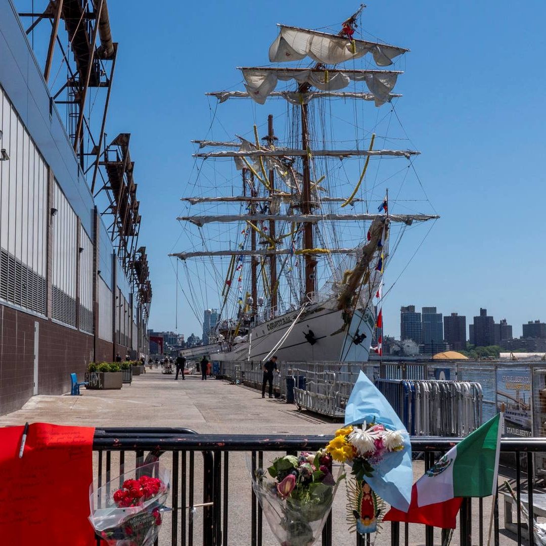 El buque escuela Cuauhtémoc permanece en Nueva York