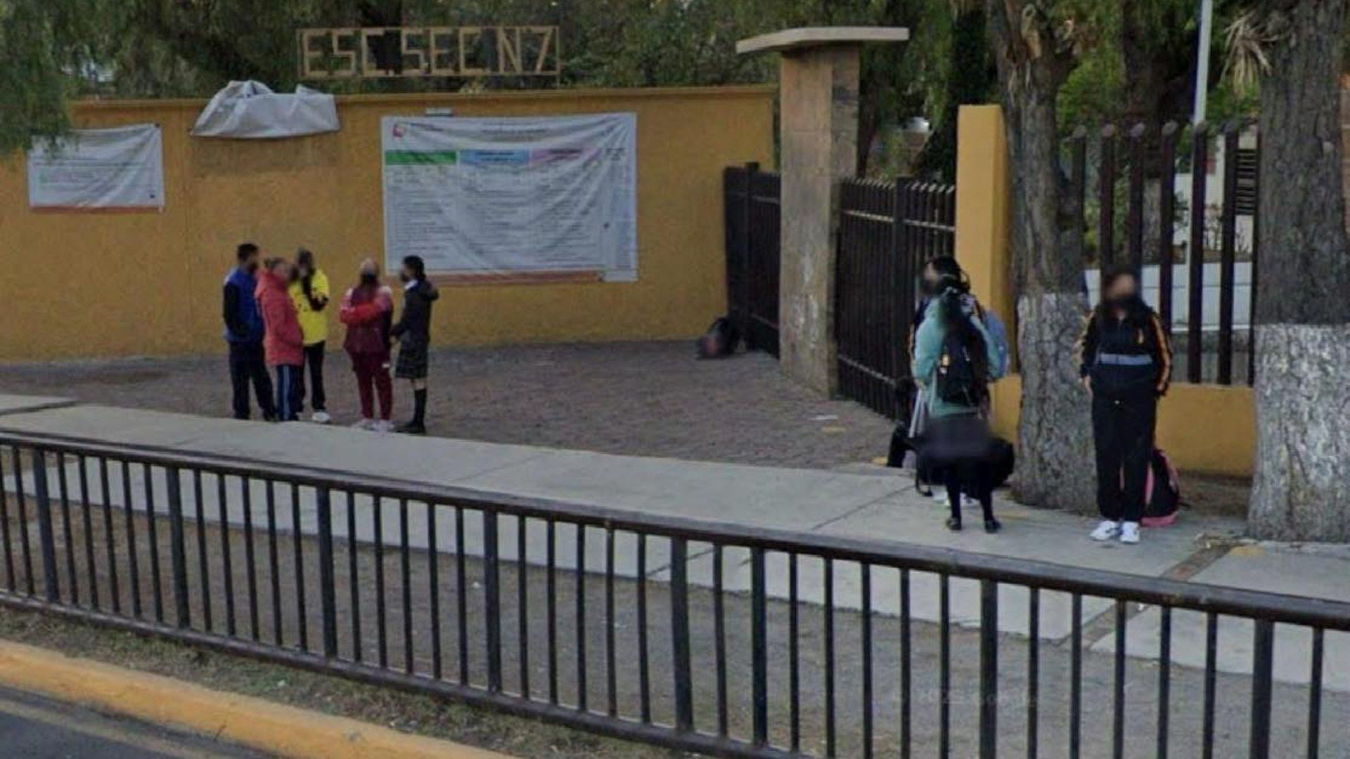 Hallan Muerto a Estudiante en Baños de Secundaria de Pachuca; Investigan el Caso