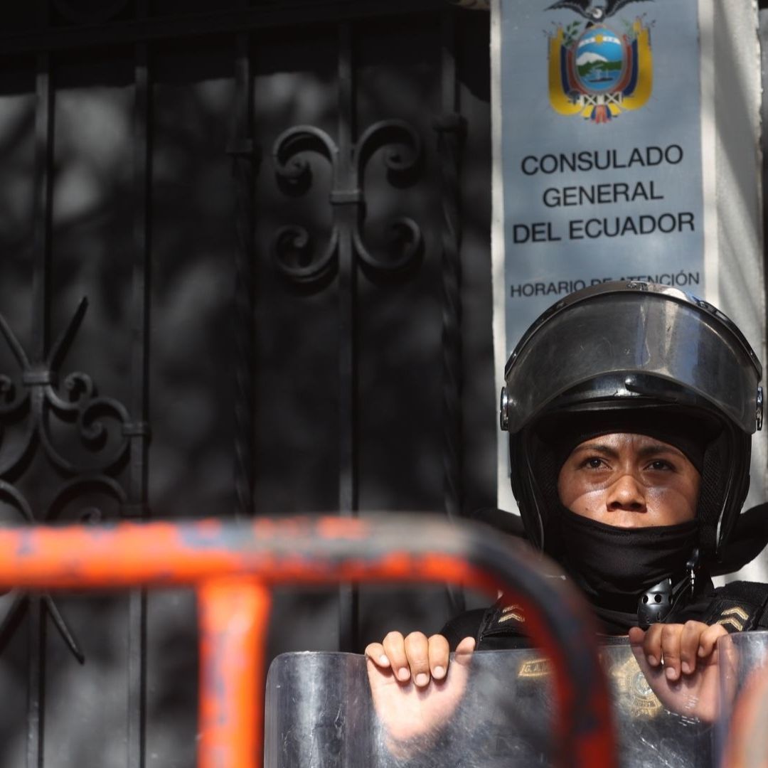 Ecuador cerrará servicios consulares en México