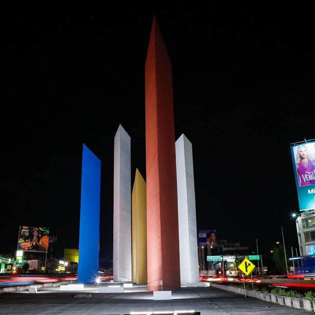 Torres de Satélite Recuperan su Luz; Así Se Ven Iluminadas de Noche