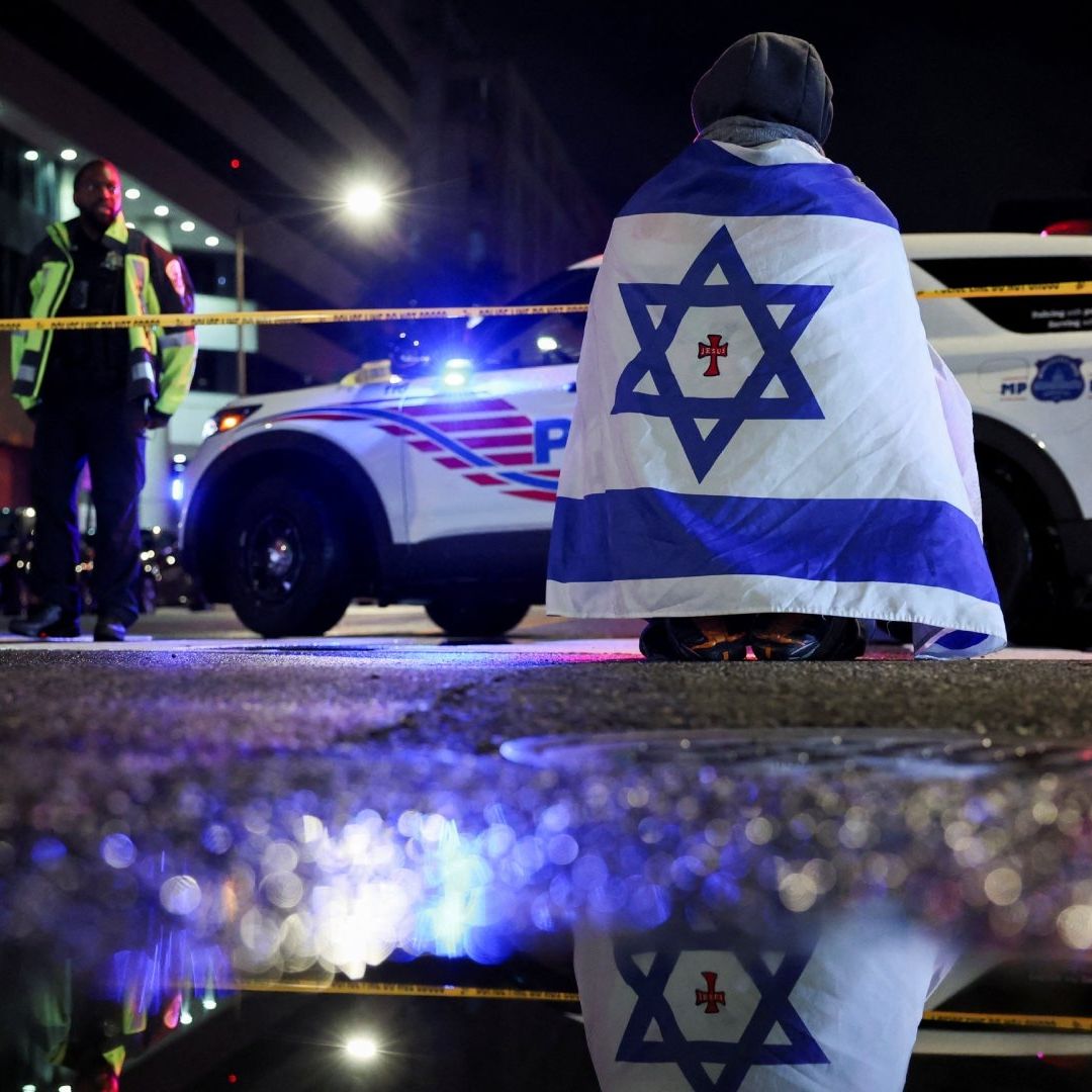 Asesinan a Balazos a Dos Empleados de la Embajada de Israel Afuera del Museo Judío en Washington