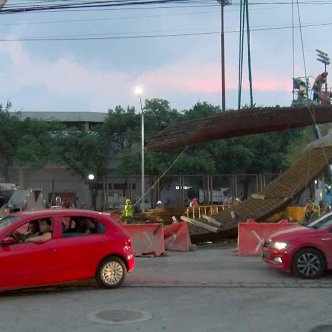 Cae Columna de la Línea 6 del Metro en Avenida Madero en Monterrey