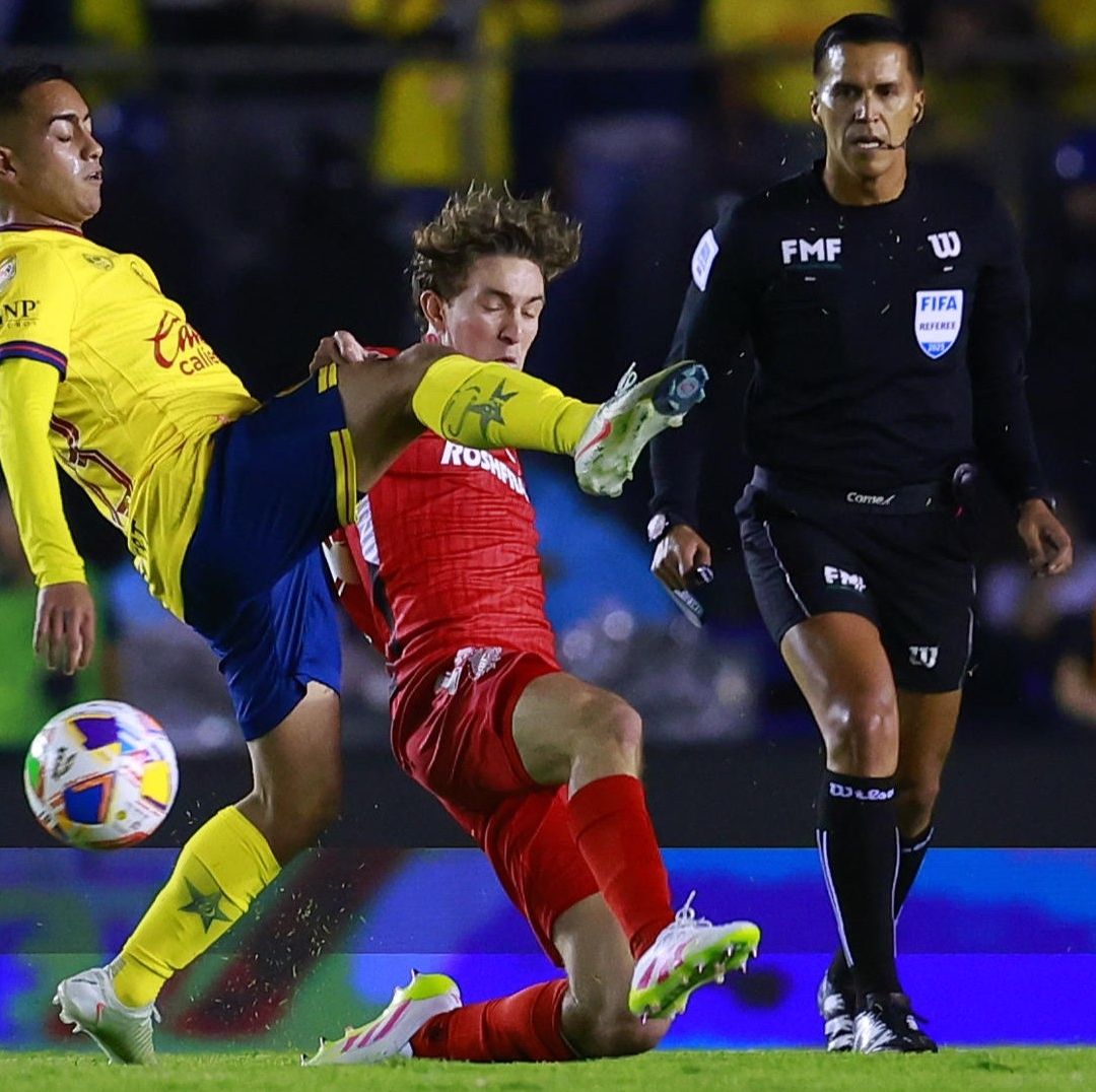 Jugadores del Toluca y América entregaron todo en la final de ida de la Liga MX 2025.