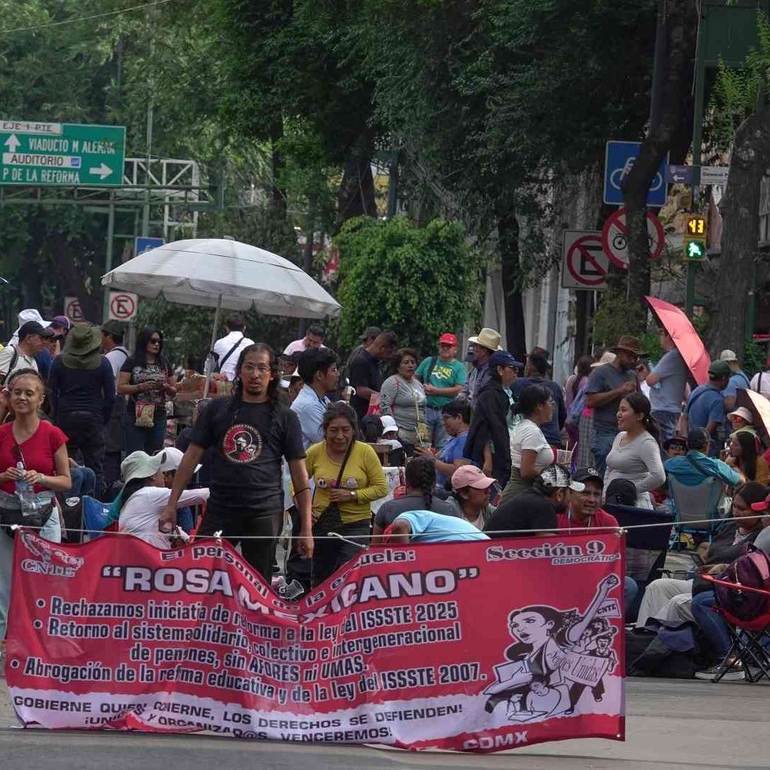 Plantón de maestros de la CNTE