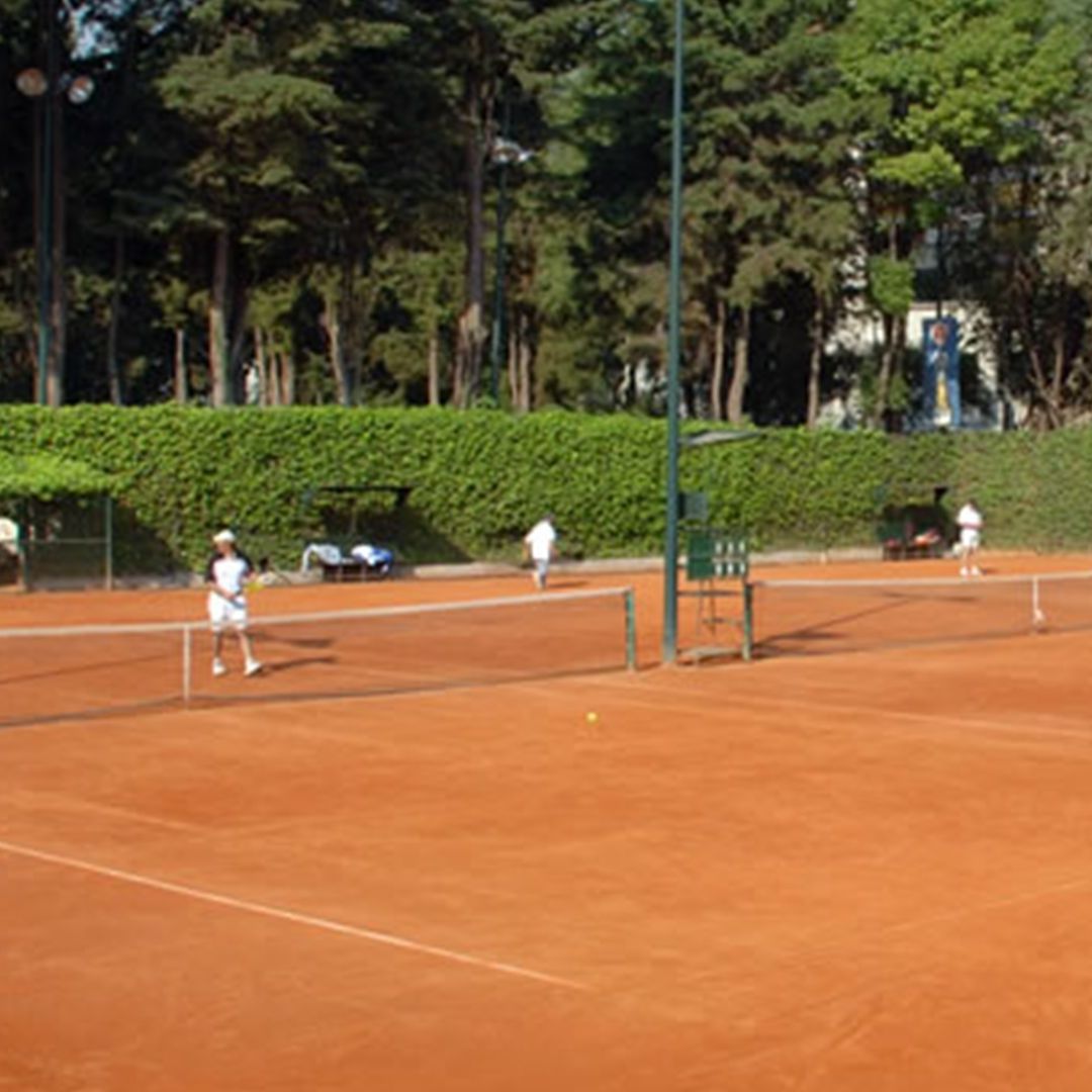 En la Colonia Hipódromo Condesa, en la alcaldía Cuauhtémoc, hay un club deportivo con más de un siglo de historia, cuyo futuro está en debate