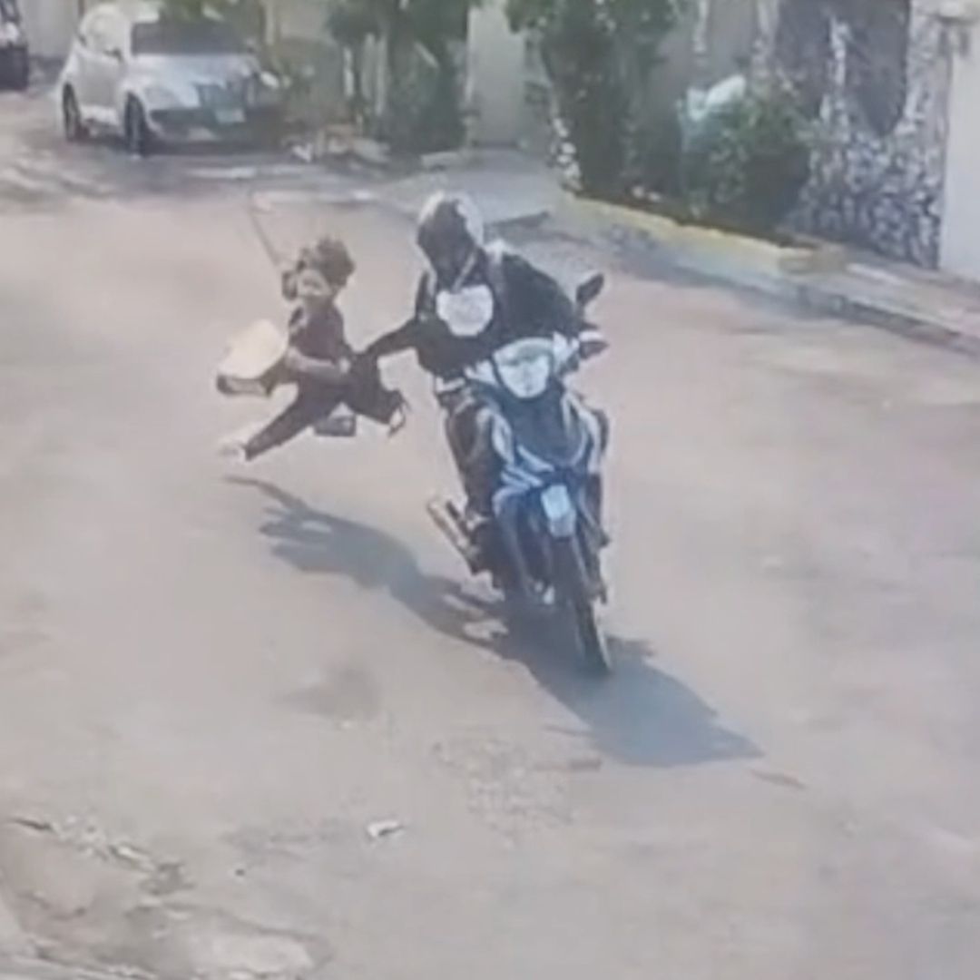 Habitantes del lugar, reconocen que no es la primera vez que ocurre una situación de este tipo y a cualquier hora del día.