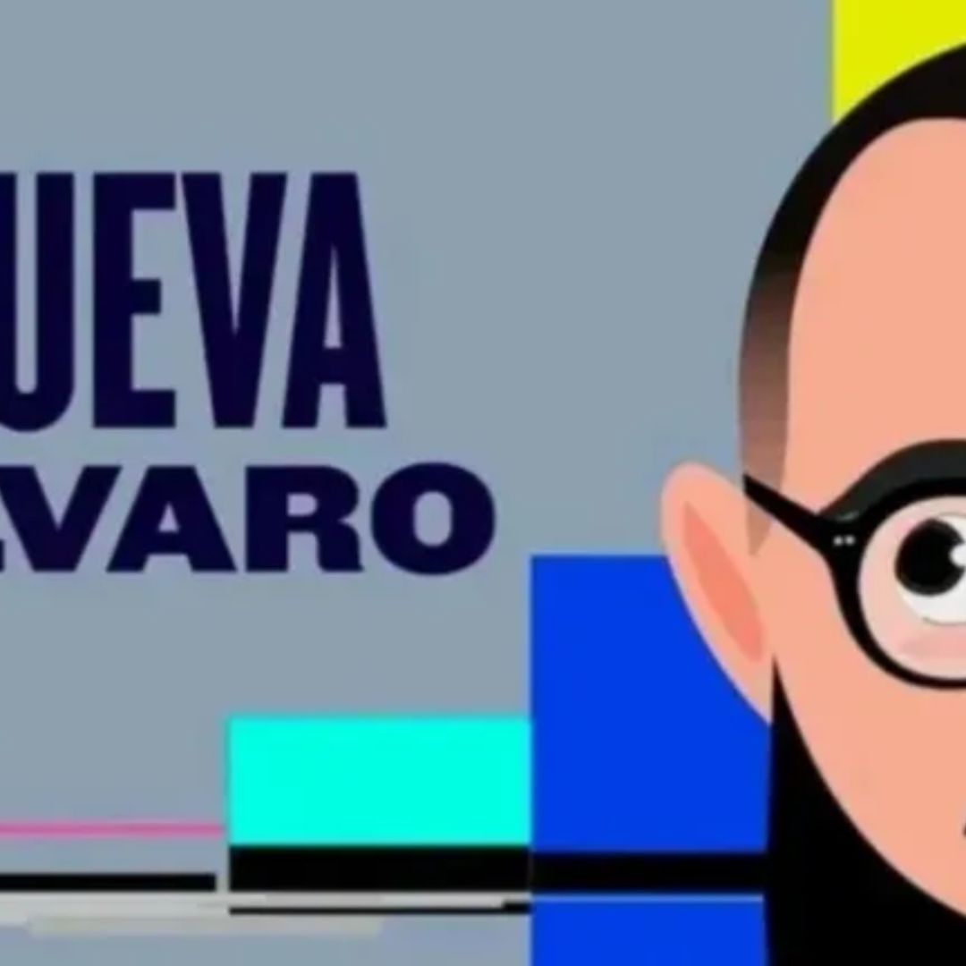 El periodista Álvaro Cueva habla con los actores Angelique Boyer y Sebastián Rulli