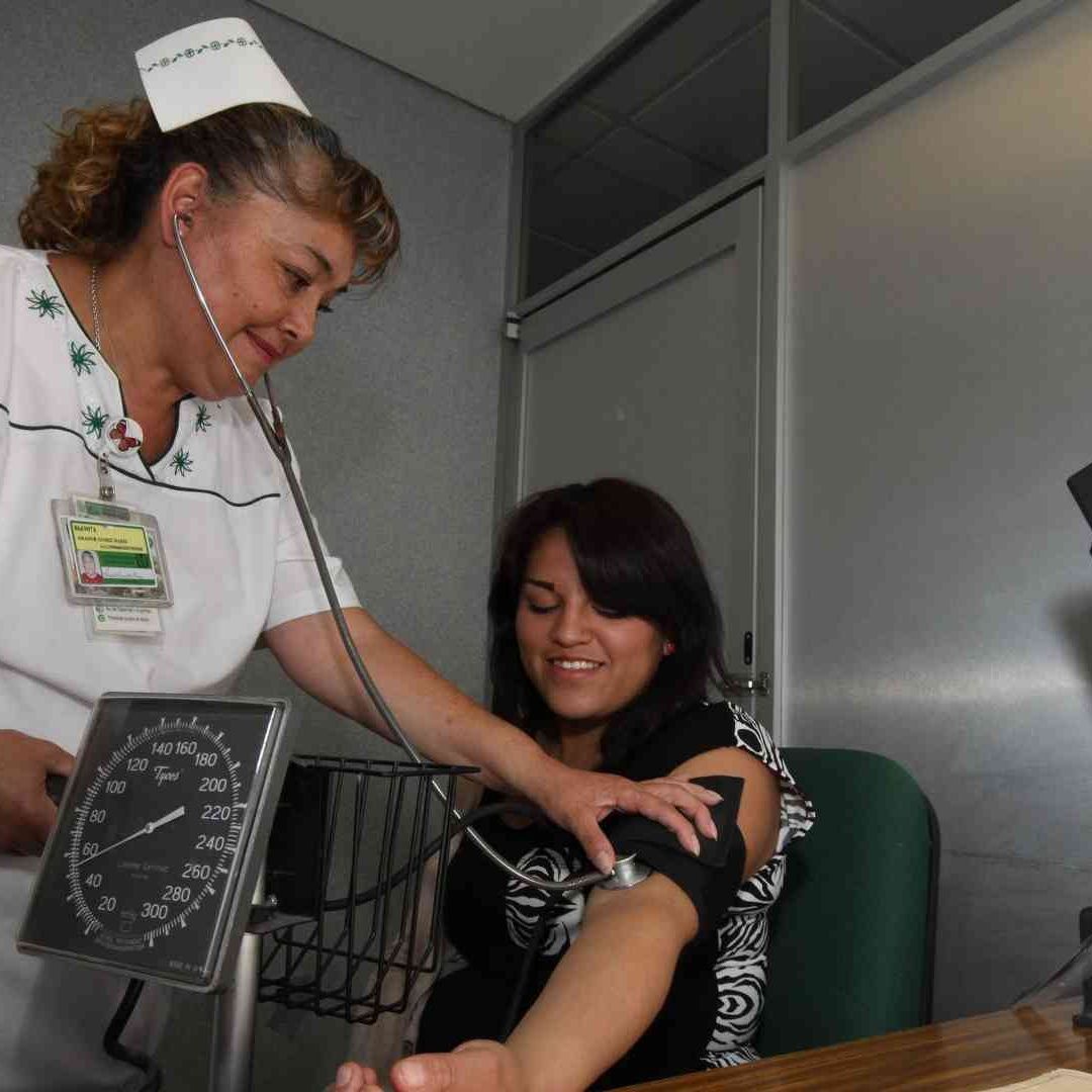 Atención medica a mujeres