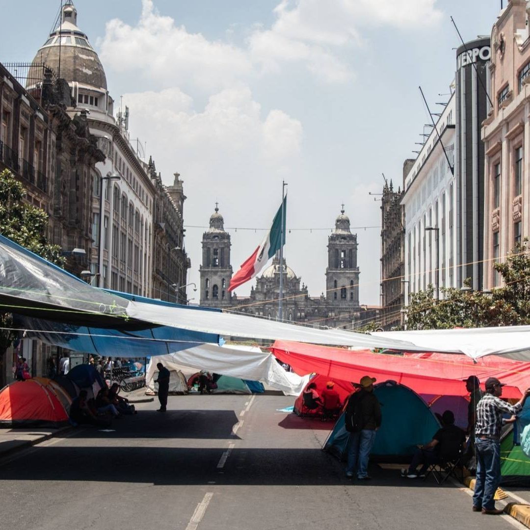 Maestros de la CNTE en calles del Centro Histórico de la CDMX