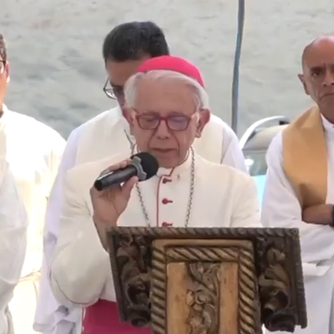 Durante su discurso, acusó que algunos servidores públicos conviven con integrantes de la delincuencia organizada