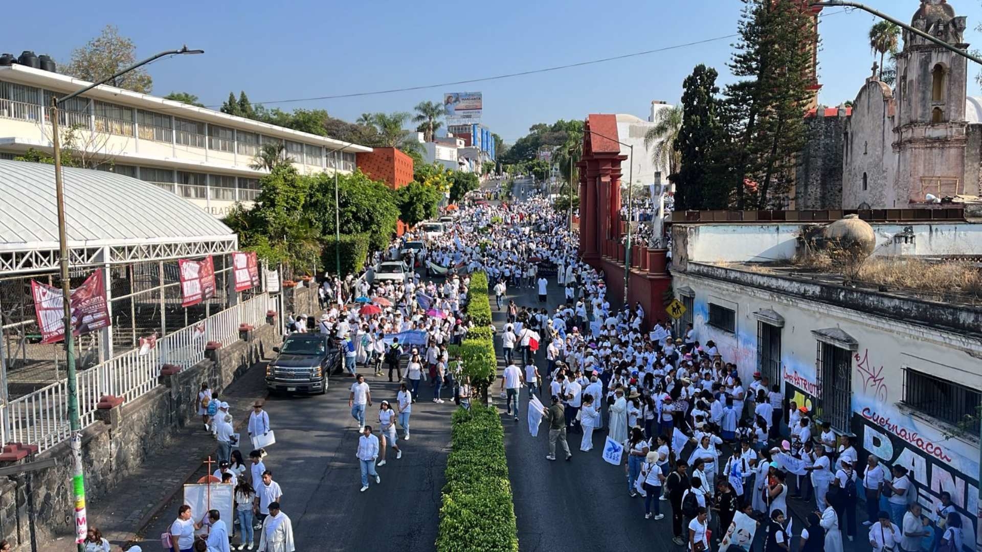 Cientos de Familias Participan en la Marcha por la Paz en Cuernavaca ...
