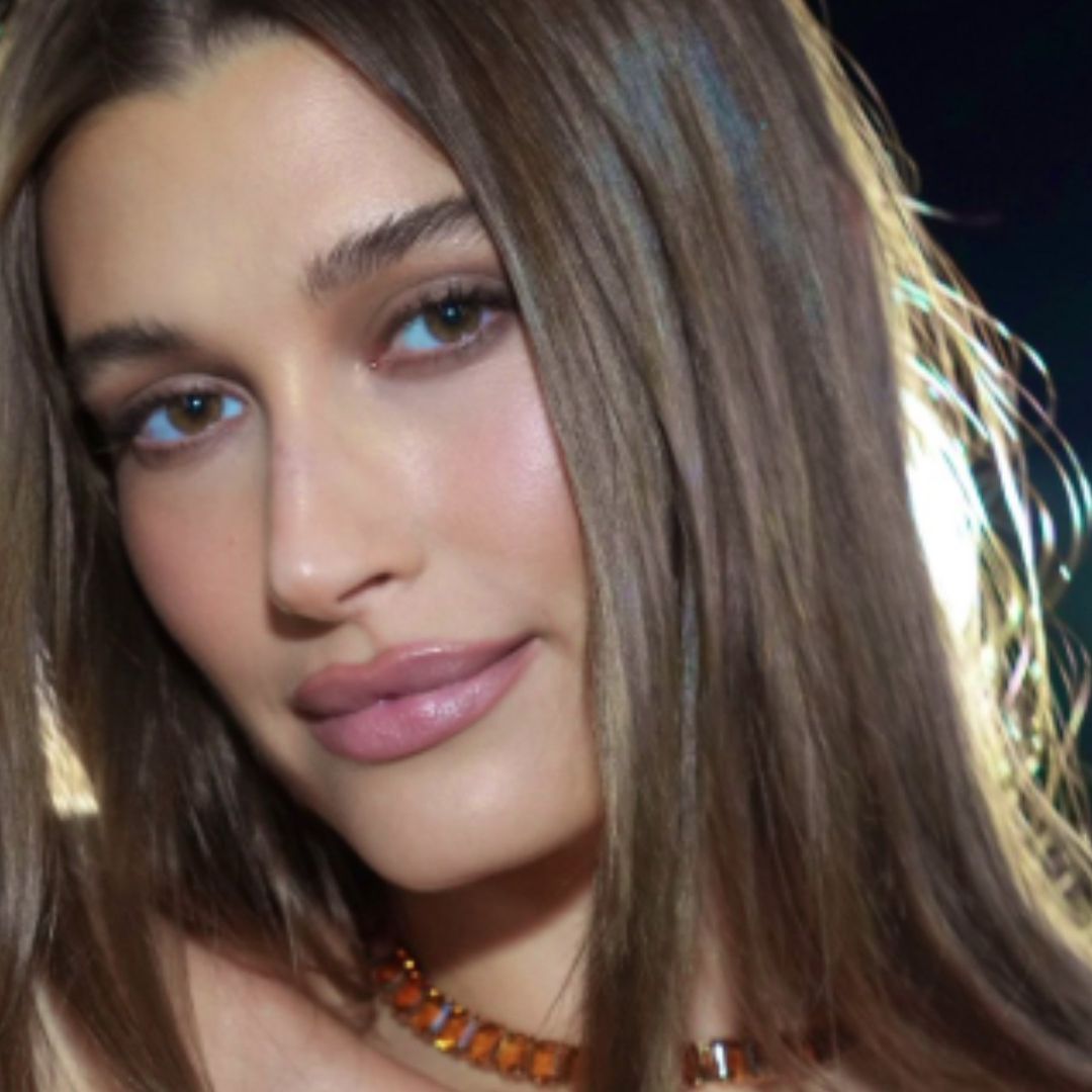 Hailey Bieber Vende Marca de Belleza que Amaba ¿Justin Bieber Influyó por Crisis Financiera?