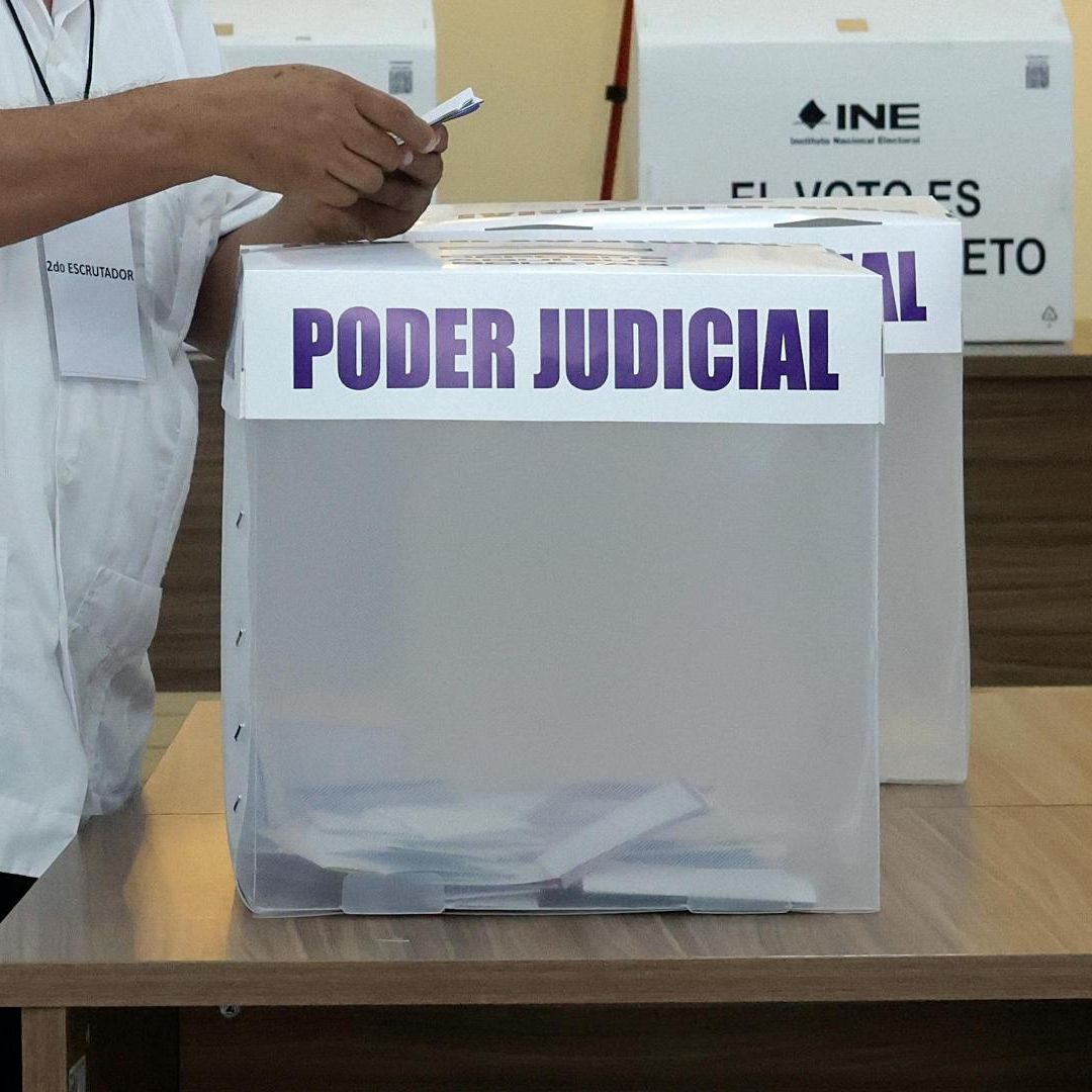 Demostración de elecciones del Poder Judicial en la junta local del INE en Puebla