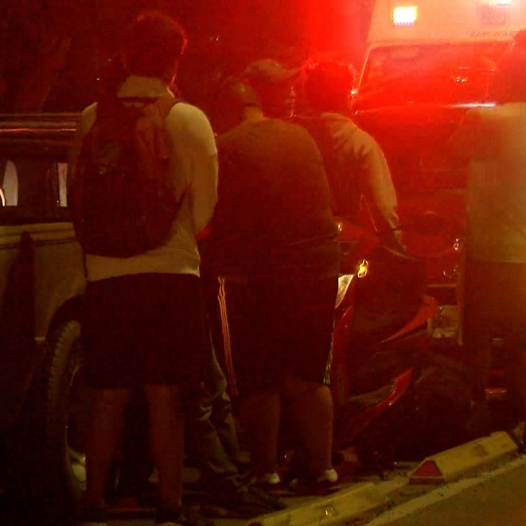 Joven de 22 años es atropellado cuando intentaba prevenir otro accidente.