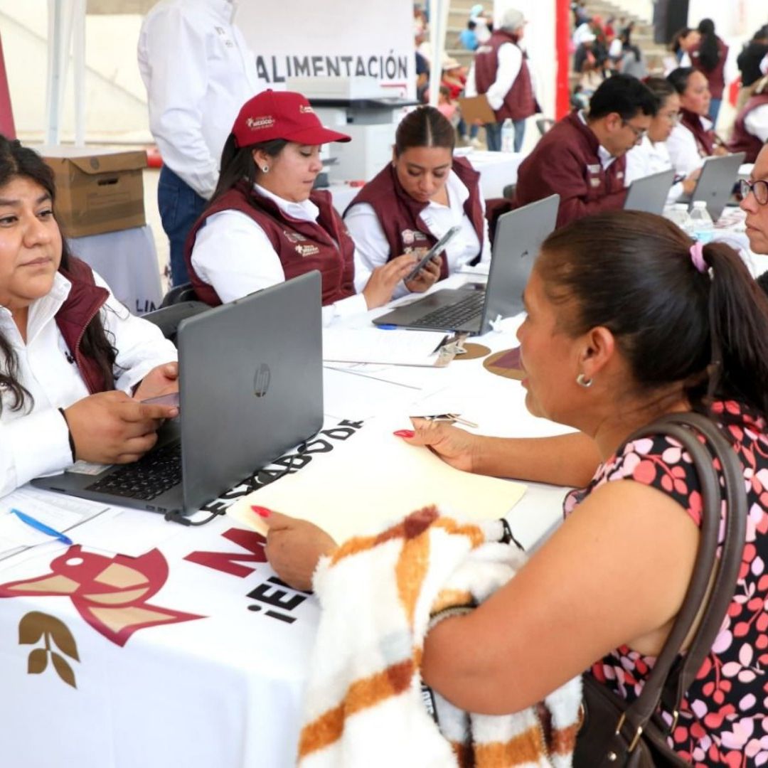 Hay nuevo apoyo para mujeres de 18 a 64 años de edad a estos programas Bienestar pueden inscribirse en 2025