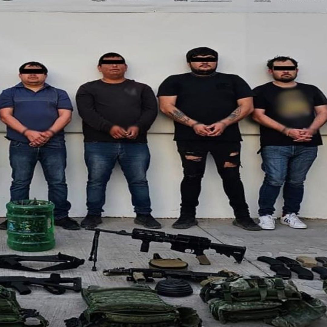 Autoridades decomisaron armas a los 4 detenidos. Foto: Gabinete de Seguridad