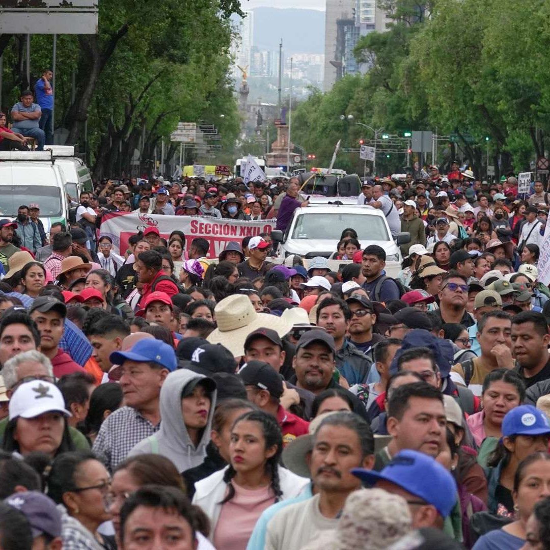 Manifestación de maestros de la CNTE en Reforma, CDMX