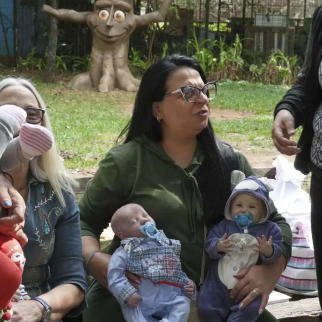 Bebés "Reborn", Muñecos con Apariencia Real, Generan Fascinación y Controversia en Brasil