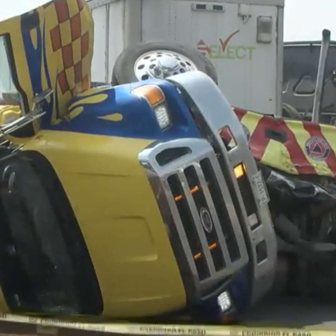 Impacta Tráiler a Unidad de PC de García; Muere Paramédico y Chofer en Nuevo León