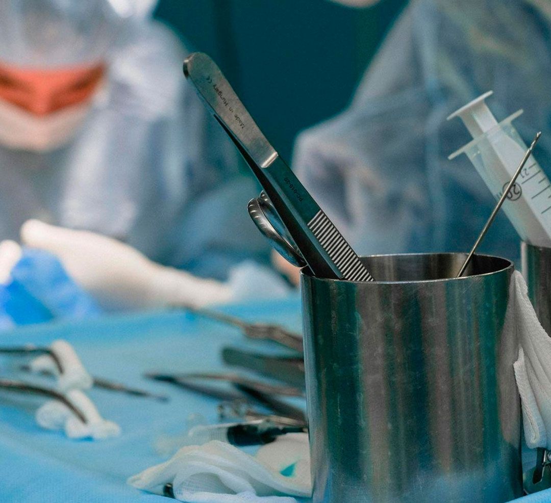 Una decena de mujeres en Puebla sufrieron graves complicaciones de salud luego hacerse cirugías estéticas con la misma persona