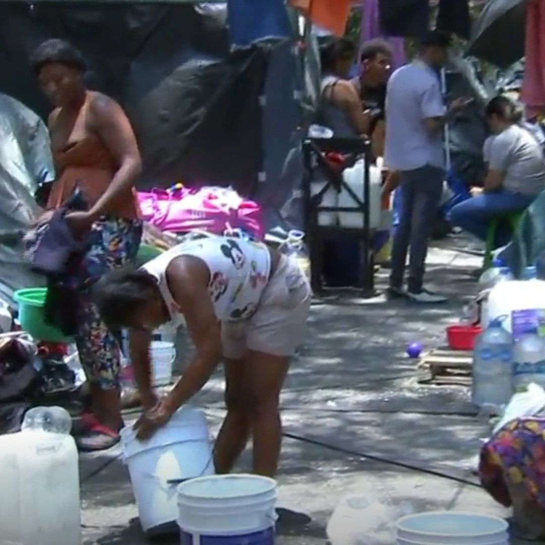 Migrantes Sufren por Altas Temperaturas en CDMX