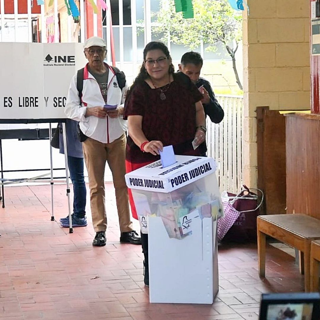 Lenia Batres emite su voto en la Elección Judicial 2025