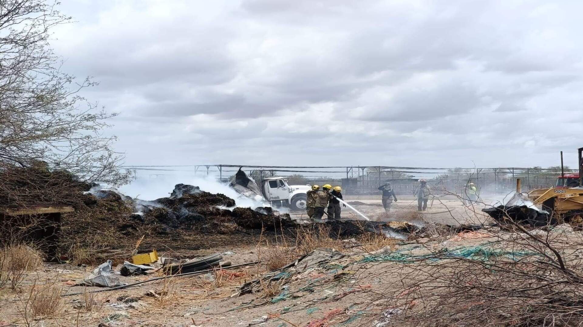 Bomberos de Hermosillo Sofocan Incendio en Rancho al Norte de Hermosillo