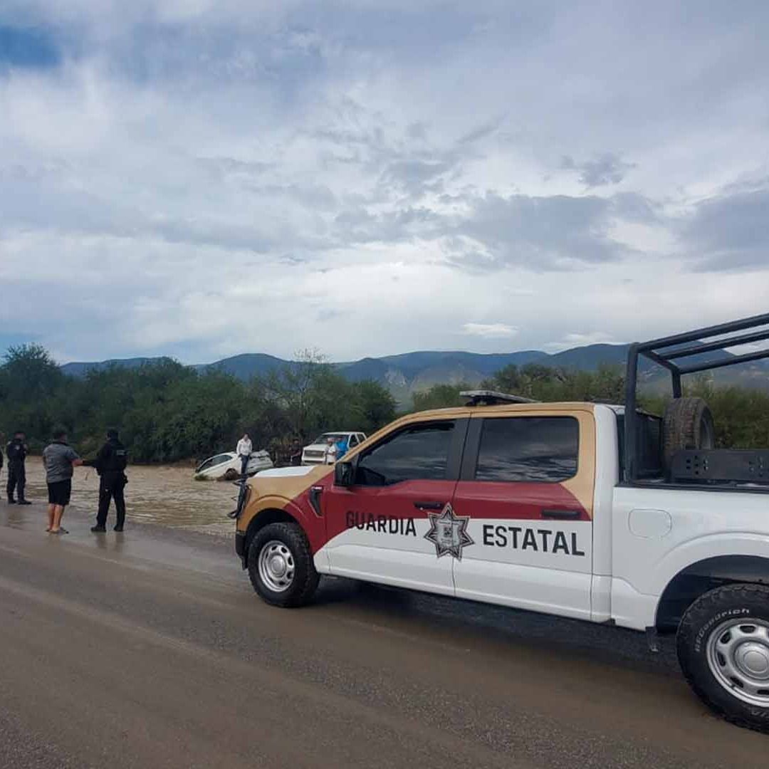 Conductor es Arrastrado por la Corriente al Intentar Cruzar un Canal Pluvial en Tamaulipas