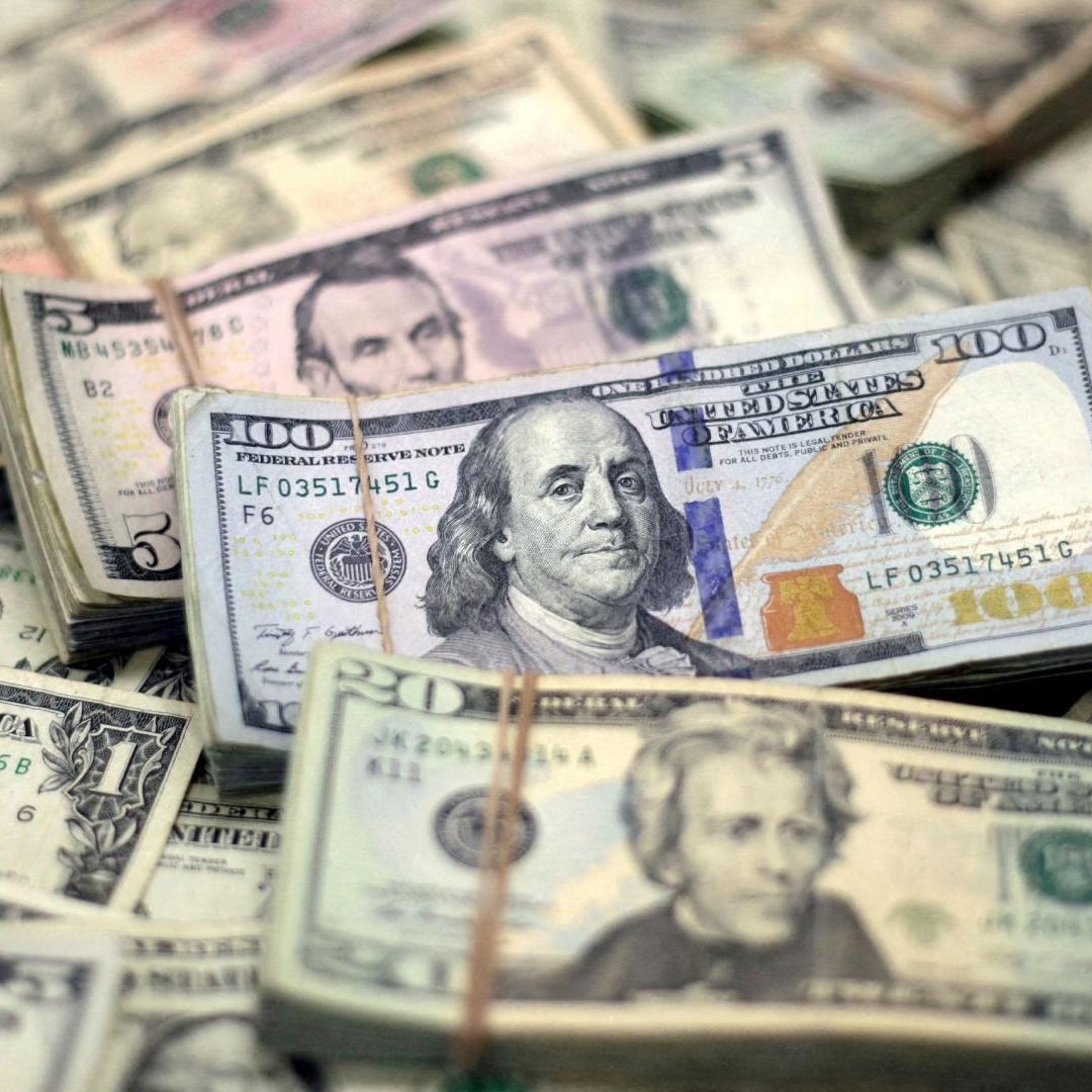 Precio del Dólar Hoy al Cierre: Peso se Aprecia ante Declive Mundial del Billete Verde