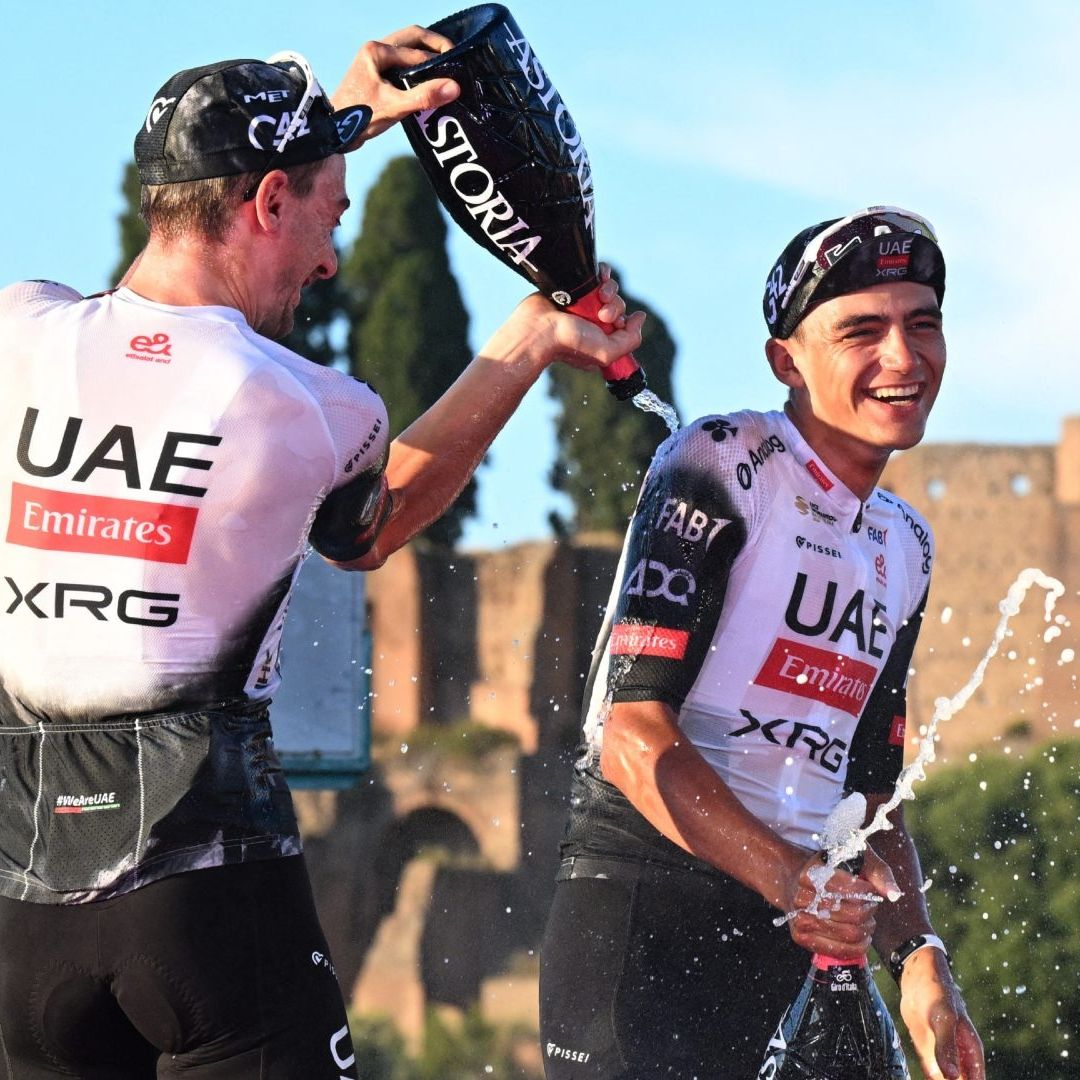 Brandon McNulty e Isaac Del Toro luego de finalizar el Giro de Italia 2025