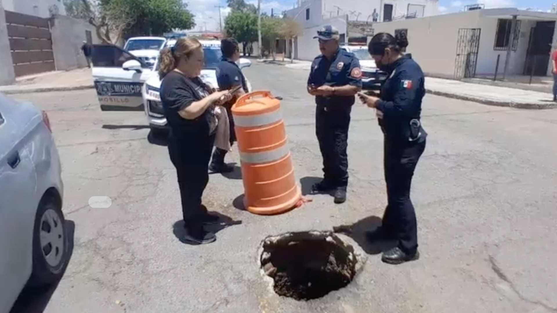 Persona Invidente Cae en Alcantarilla de Drenaje en Hermosillo, Sonora