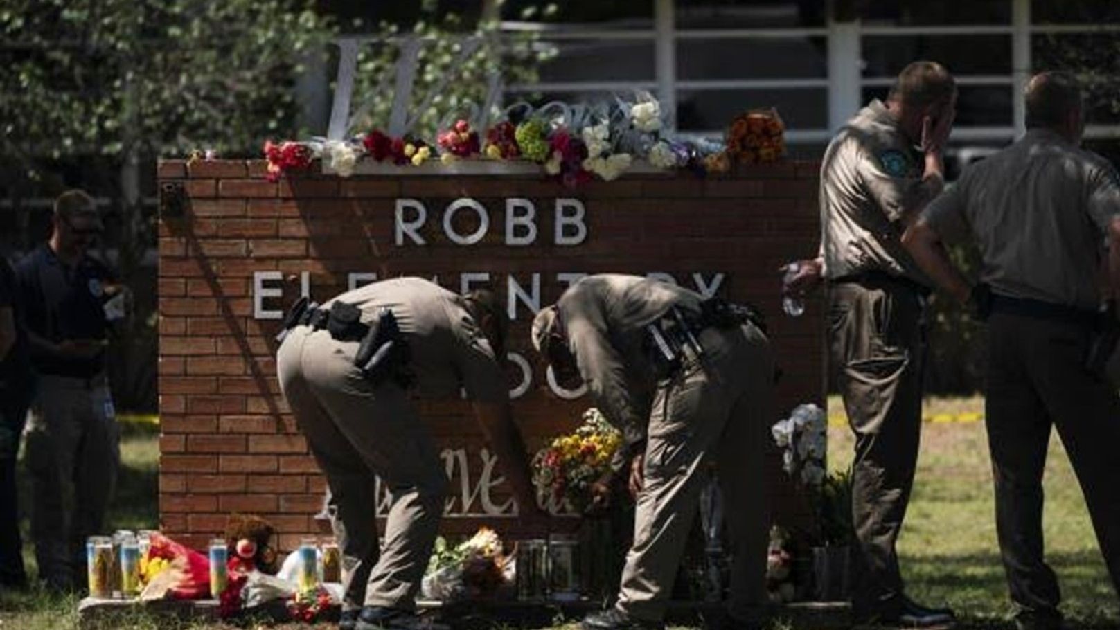 El 24 de mayo de 2022 un joven de 18 años entró a la primaria Rob con un rifle de asalto y comenzó a disparar