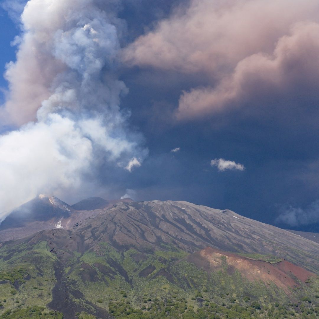 Monte Etna registra erupción