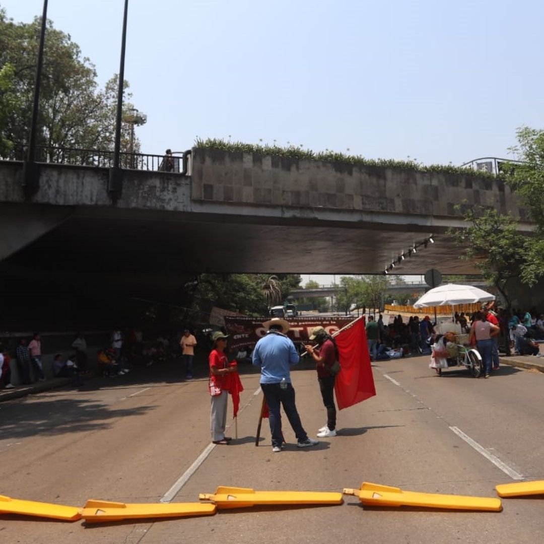 Integrantes de la CNTE vuelven a colapsar Circuito Interior
