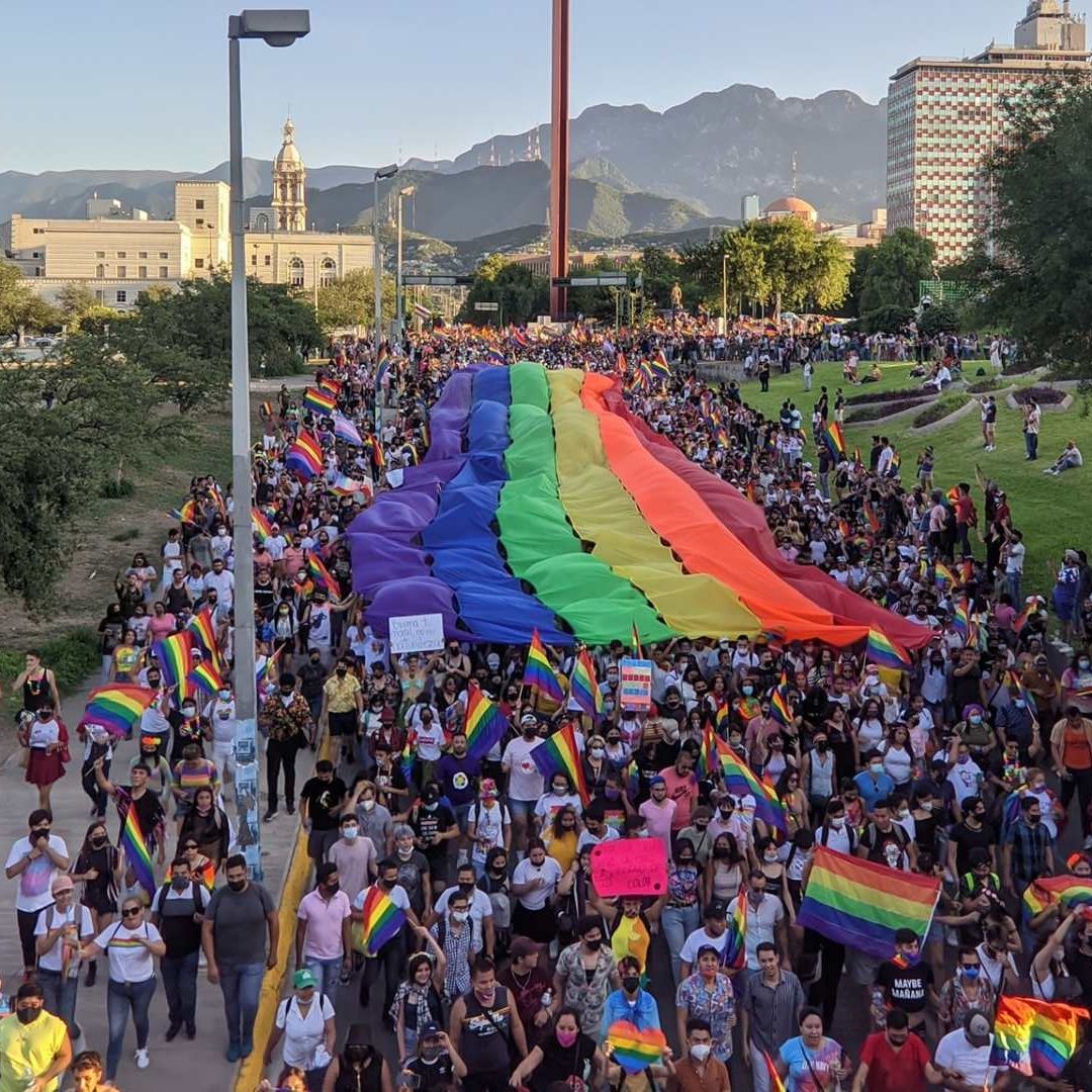 Comunidad LGBT en la Marcha de la Diversidad Monterrey 2024