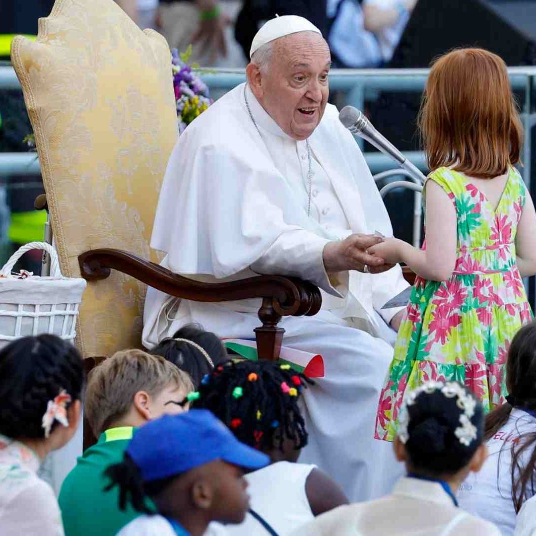 Papa Francisco se reúne con miles de niños en Roma