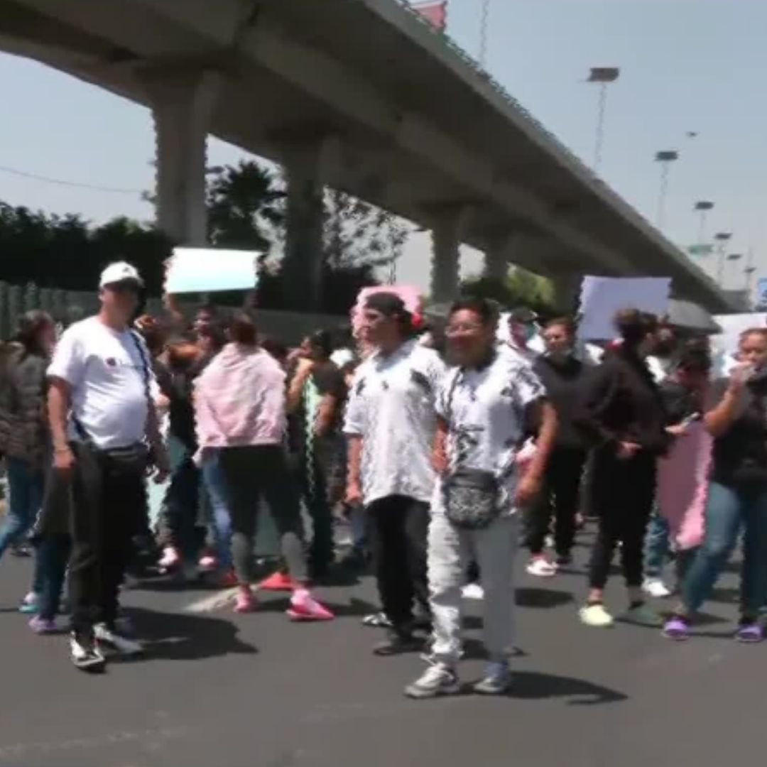 Manifestantes paralizan la vialidad hoy 27 de mayo de 2024 sobre Periférico Norte, a la altura del municipio de Tlalnepantla