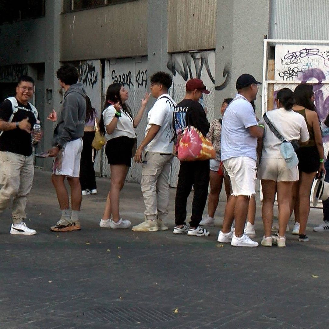 Deportistas vivieron momentos de pánico al quedar atrapados en un elevador.