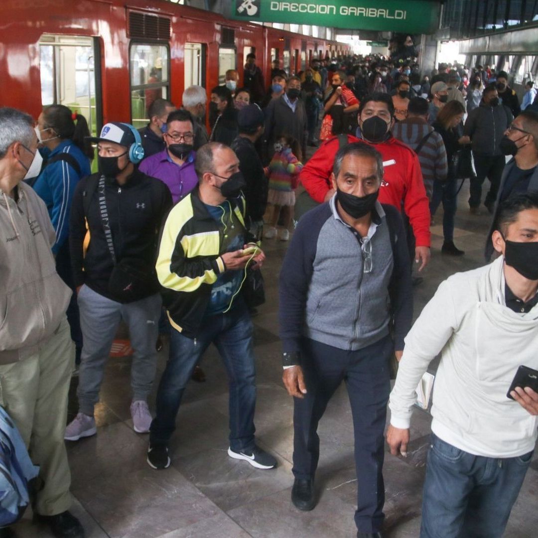 Balean a Hombre Dentro de la Estación Garibaldi de la Línea 8 del Metro CDMX